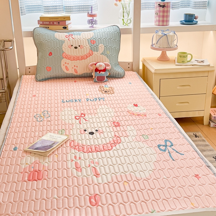 91家纺网 家纺一手货源 找家纺 川悦生活 2025新款大阪宿舍凉感丝凉席 蜜心奶团