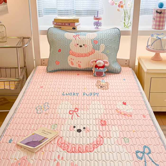 91家纺网 家纺一手货源 找家纺 川悦生活 2025新款大阪宿舍凉感丝凉席 蜜心奶团