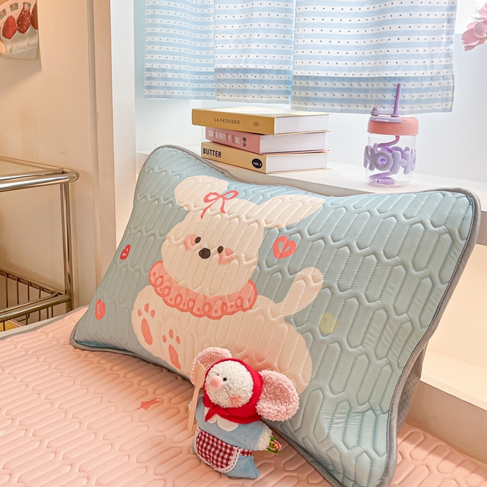 91家纺网 家纺一手货源 找家纺 川悦生活 2025新款大阪宿舍凉感丝凉席 蜜心奶团