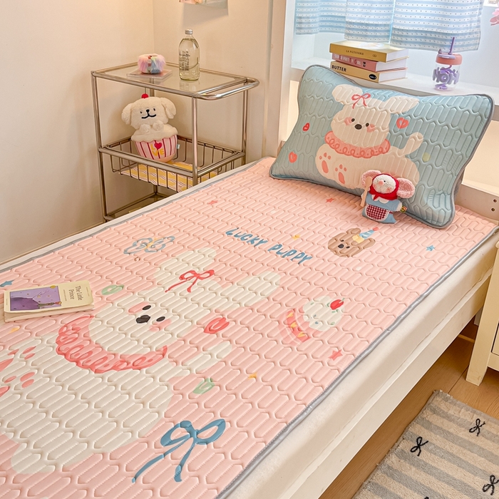 91家纺网 家纺一手货源 找家纺 川悦生活 2025新款大阪宿舍凉感丝凉席 蜜心奶团