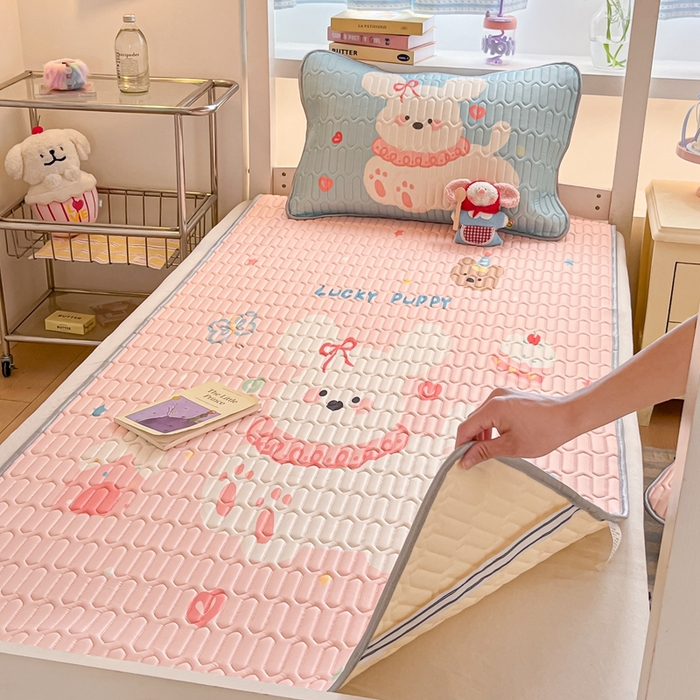 91家纺网 家纺一手货源 找家纺 川悦生活 2025新款大阪宿舍凉感丝凉席 蜜心奶团