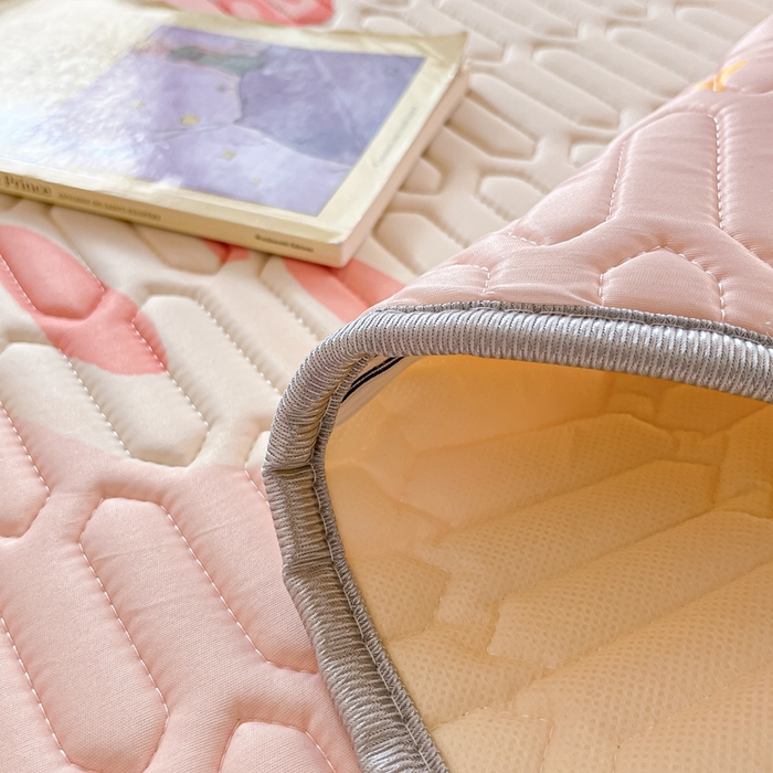 91家纺网 家纺一手货源 找家纺 川悦生活 2025新款大阪宿舍凉感丝凉席 蜜心奶团