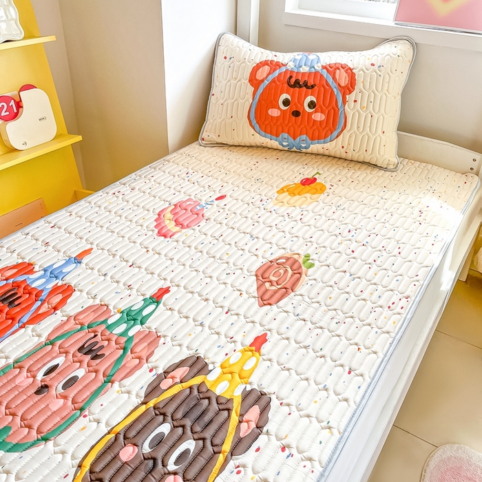 91家纺网 家纺一手货源 找家纺 川悦生活 2025新款大阪宿舍凉感丝凉席 花田奶兔