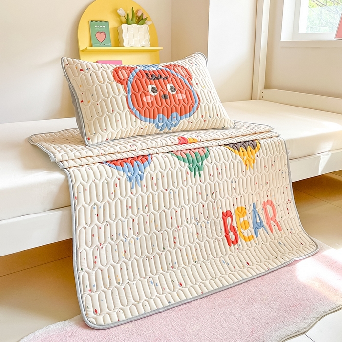 91家纺网 家纺一手货源 找家纺 川悦生活 2025新款大阪宿舍凉感丝凉席 花田奶兔