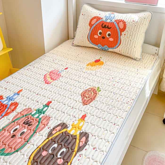 91家纺网 家纺一手货源 找家纺 川悦生活 2025新款大阪宿舍凉感丝凉席 花田奶兔