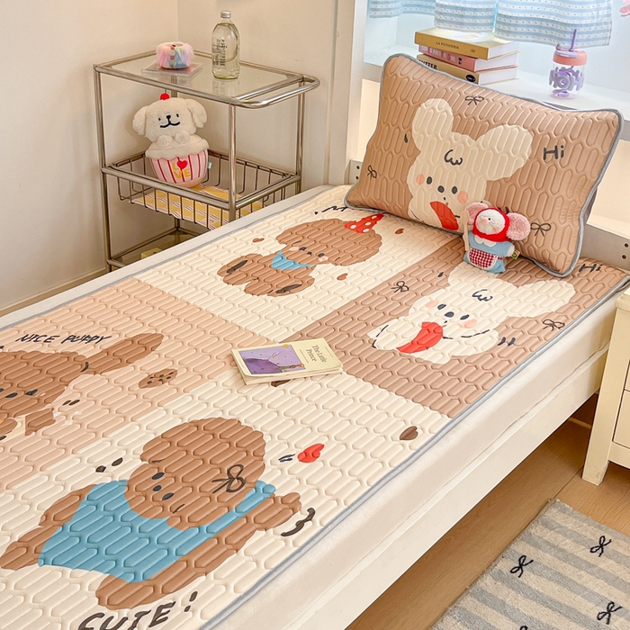 91家纺网 家纺一手货源 找家纺 川悦生活 2025新款大阪宿舍凉感丝凉席 布丁奶团