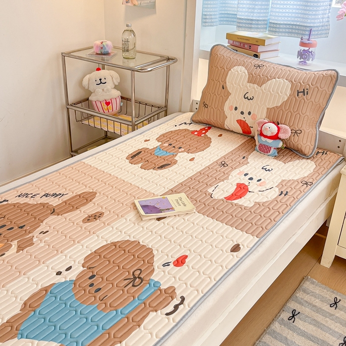 91家纺网 家纺一手货源 找家纺 川悦生活 2025新款大阪宿舍凉感丝凉席 布丁奶团