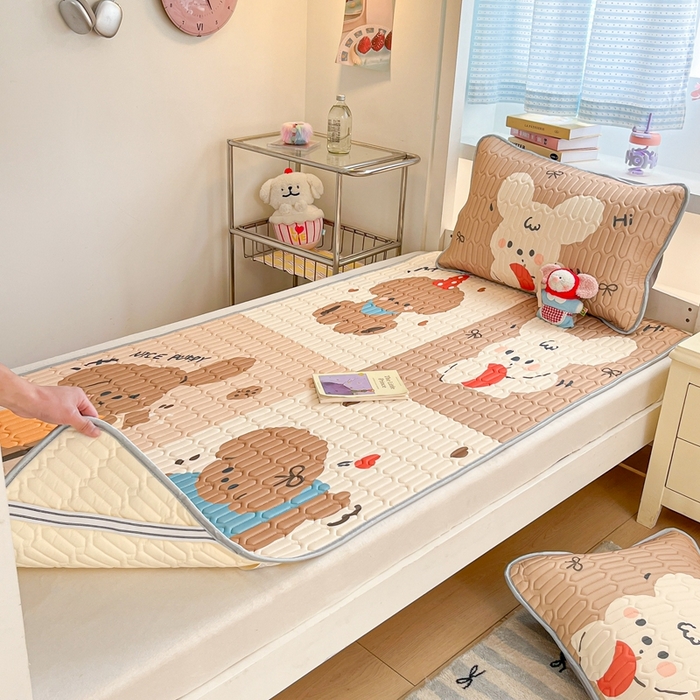 91家纺网 家纺一手货源 找家纺 川悦生活 2025新款大阪宿舍凉感丝凉席 布丁奶团