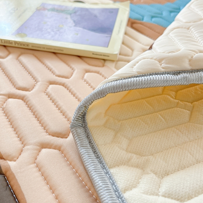 91家纺网 家纺一手货源 找家纺 川悦生活 2025新款大阪宿舍凉感丝凉席 布丁奶团