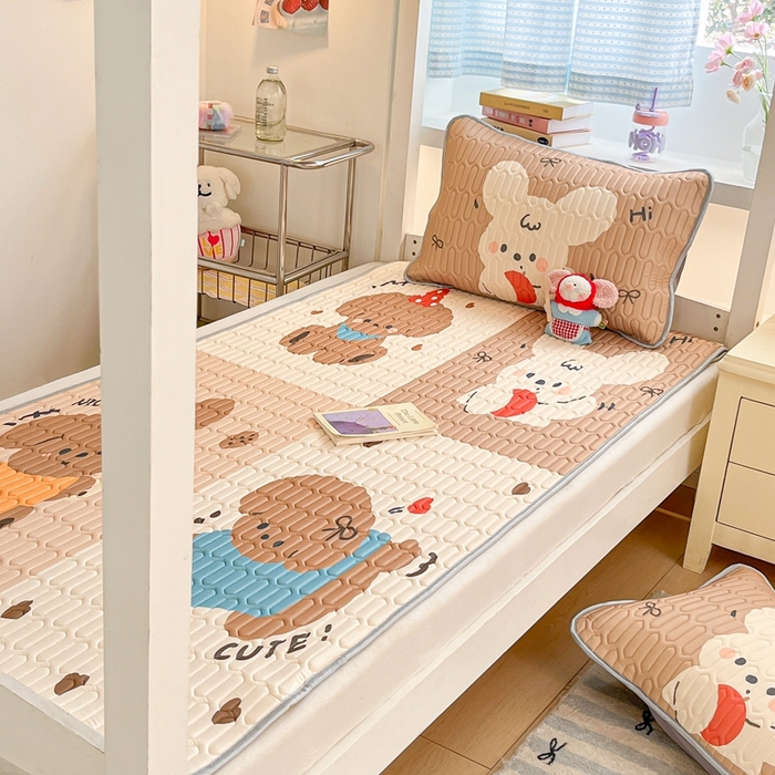 91家纺网 家纺一手货源 找家纺 川悦生活 2025新款大阪宿舍凉感丝凉席 布丁奶团