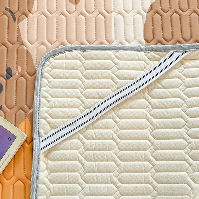 91家纺网 家纺一手货源 找家纺 川悦生活 2025新款大阪宿舍凉感丝凉席 布丁奶团