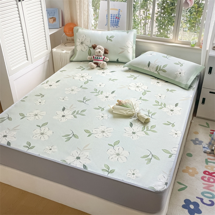 91家纺网 家纺一手货源 找家纺 美澳家纺 2025新款数码印花冰藤席凉席三件套床笠款凉席三件套 绿意盎然