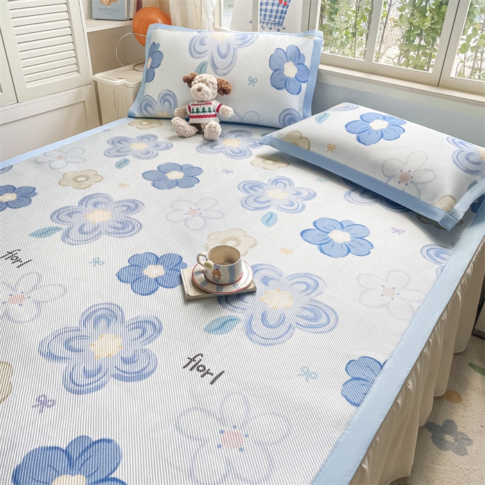 91家纺网 家纺一手货源 找家纺 美澳家纺 2025新款数码印花冰藤席凉席三件套床笠款凉席三件套 花漾星辰