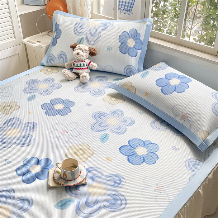 91家纺网 家纺一手货源 找家纺 美澳家纺 2025新款数码印花冰藤席凉席三件套床笠款凉席三件套 花漾星辰