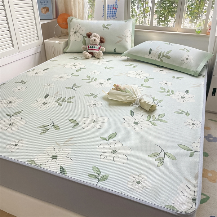 91家纺网 家纺一手货源 找家纺 美澳家纺 2025新款数码印花冰藤席凉席三件套床笠款凉席三件套 绿意盎然