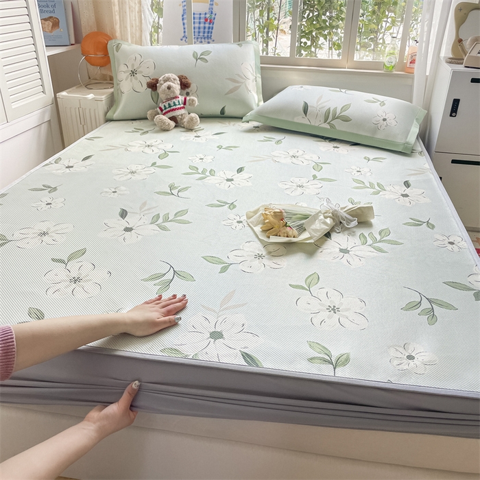 91家纺网 家纺一手货源 找家纺 美澳家纺 2025新款数码印花冰藤席凉席三件套床笠款凉席三件套 绿意盎然