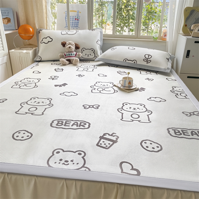 91家纺网 家纺一手货源 找家纺 美澳家纺 2025新款数码印花冰藤席凉席三件套床笠款凉席三件套 开心旺仔