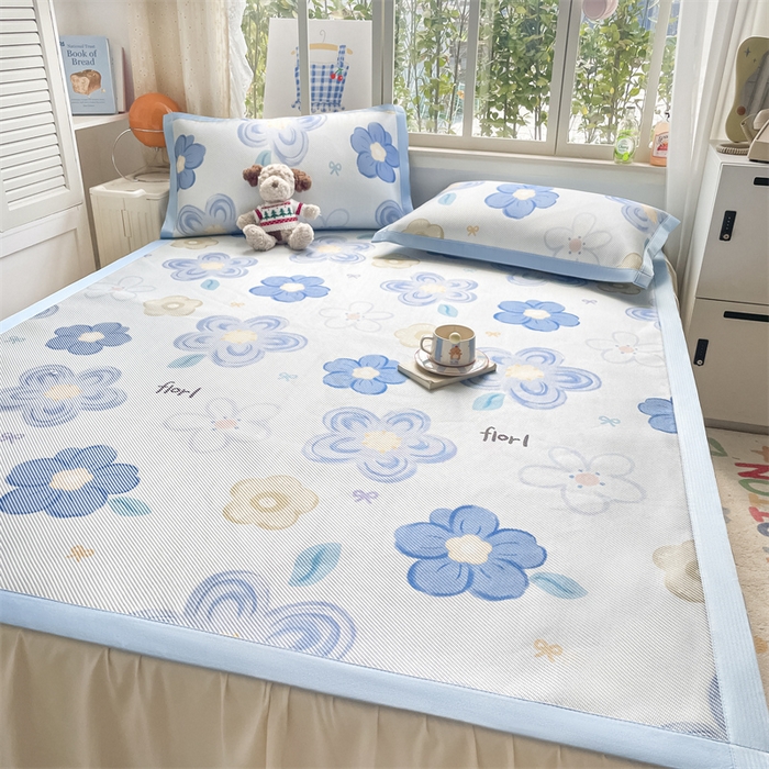 91家纺网 家纺一手货源 找家纺 美澳家纺 2025新款数码印花冰藤席凉席三件套床笠款凉席三件套 花漾星辰