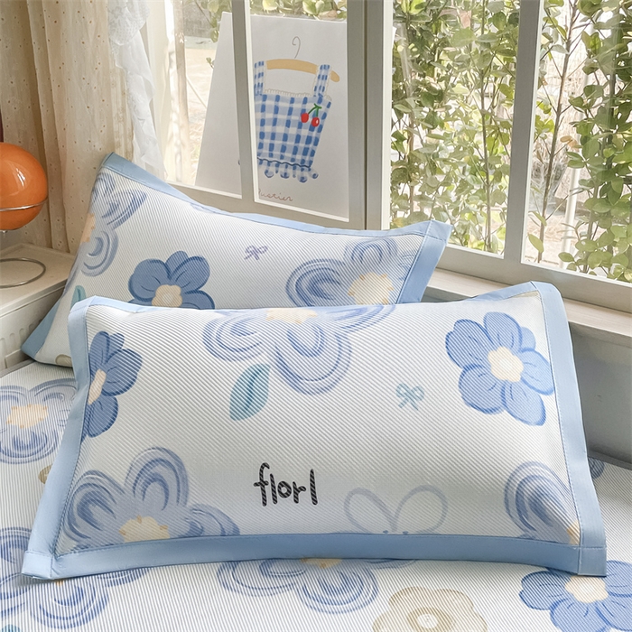 91家纺网 家纺一手货源 找家纺 美澳家纺 2025新款数码印花冰藤席凉席三件套床笠款凉席三件套 花漾星辰