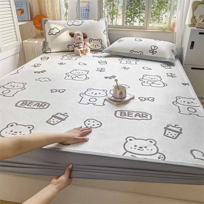 91家纺网 家纺一手货源 找家纺 美澳家纺 2025新款数码印花冰藤席凉席三件套床笠款凉席三件套 开心旺仔