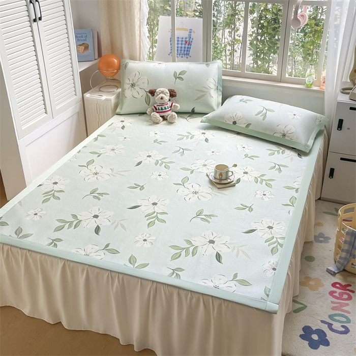 91家纺网 家纺一手货源 找家纺 美澳家纺 2025新款数码印花冰藤席凉席三件套床笠款凉席三件套 绿意盎然