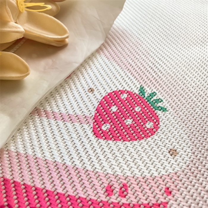 91家纺网 家纺一手货源 找家纺 美澳家纺 2025新款数码印花冰藤席凉席三件套床笠款凉席三件套 草莓多多