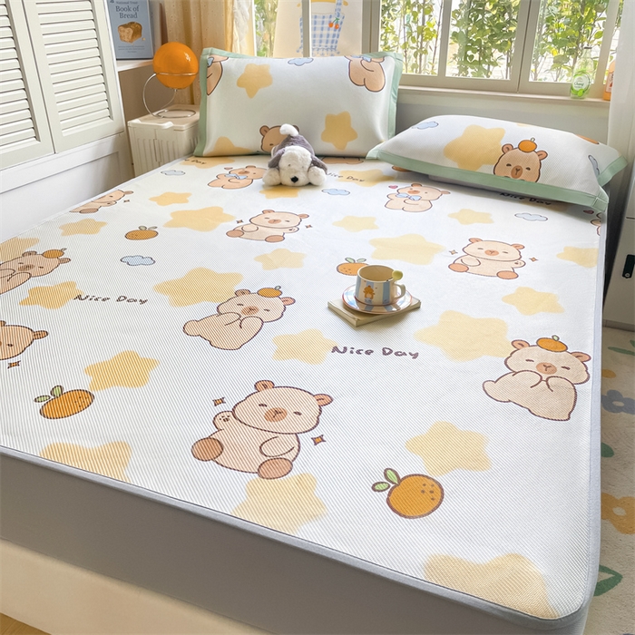 91家纺网 家纺一手货源 找家纺 美澳家纺 2025新款数码印花冰藤席凉席三件套床笠款凉席三件套 咕噜小熊