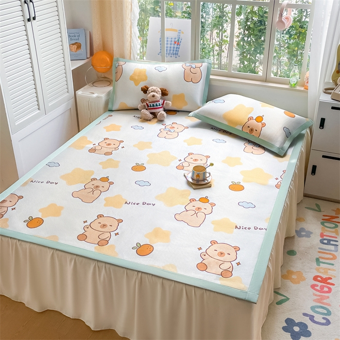 91家纺网 家纺一手货源 找家纺 美澳家纺 2025新款数码印花冰藤席凉席三件套床笠款凉席三件套 咕噜小熊