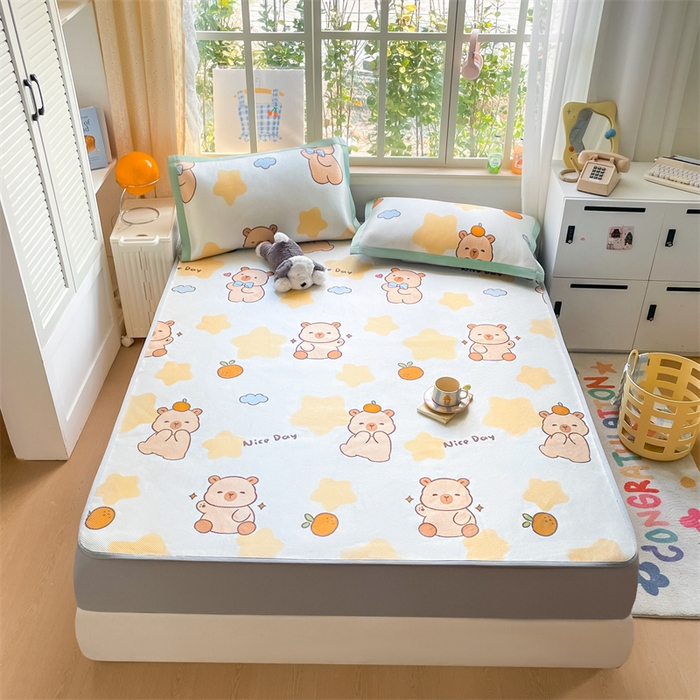 91家纺网 家纺一手货源 找家纺 美澳家纺 2025新款数码印花冰藤席凉席三件套床笠款凉席三件套 咕噜小熊