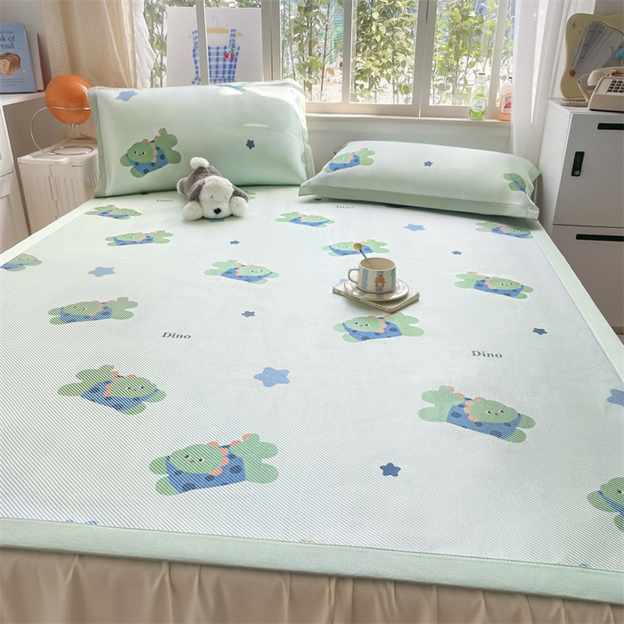 91家纺网 家纺一手货源 找家纺 美澳家纺 2025新款数码印花冰藤席凉席三件套床笠款凉席三件套 恐龙派对