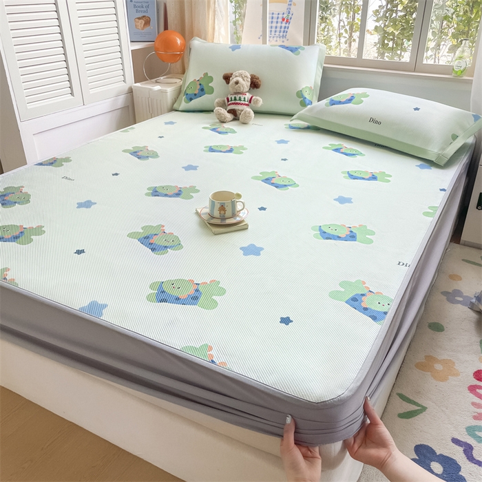 91家纺网 家纺一手货源 找家纺 美澳家纺 2025新款数码印花冰藤席凉席三件套床笠款凉席三件套 恐龙派对