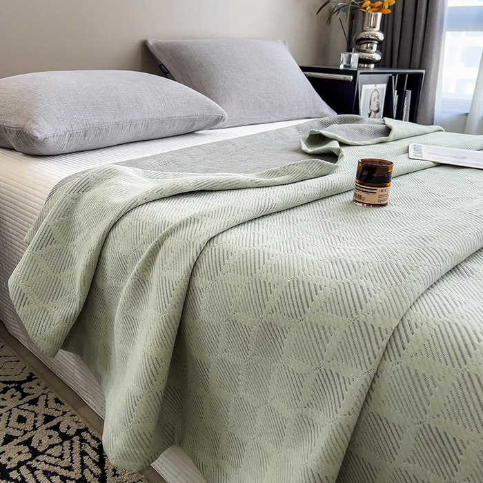 91家纺网 家纺一手货源 找家纺 世纪绒品 2025新款A类全棉纯棉三层纱多功能毛巾被盖毯床单夏被夏凉被空调被 莫奈-淡绿