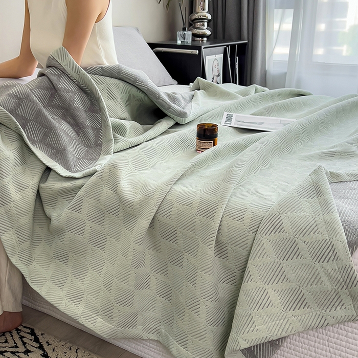 91家纺网 家纺一手货源 找家纺 世纪绒品 2025新款A类全棉纯棉三层纱多功能毛巾被盖毯床单夏被夏凉被空调被 莫奈-淡绿