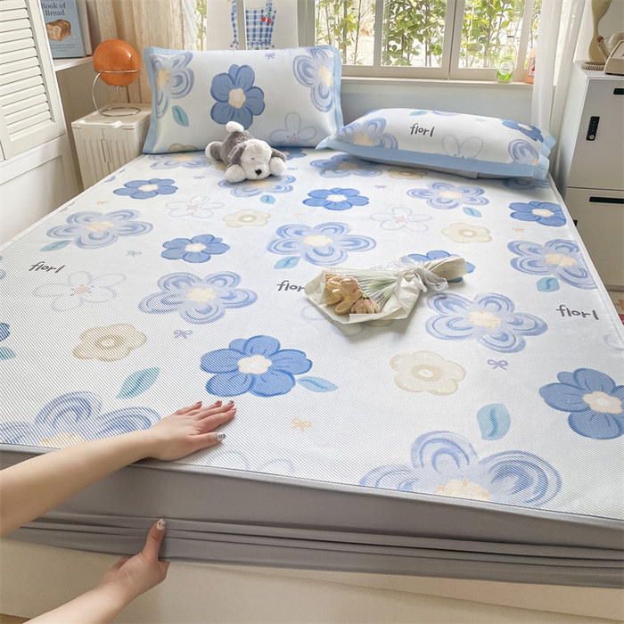 91家纺网 家纺一手货源 找家纺 美澳家纺 2025新款数码印花冰藤席凉席三件套床笠款凉席三件套 花漾星辰