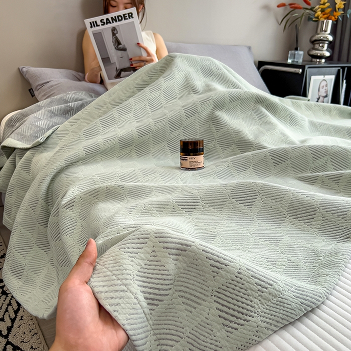 91家纺网 家纺一手货源 找家纺 世纪绒品 2025新款A类全棉纯棉三层纱多功能毛巾被盖毯床单夏被夏凉被空调被 莫奈-淡绿