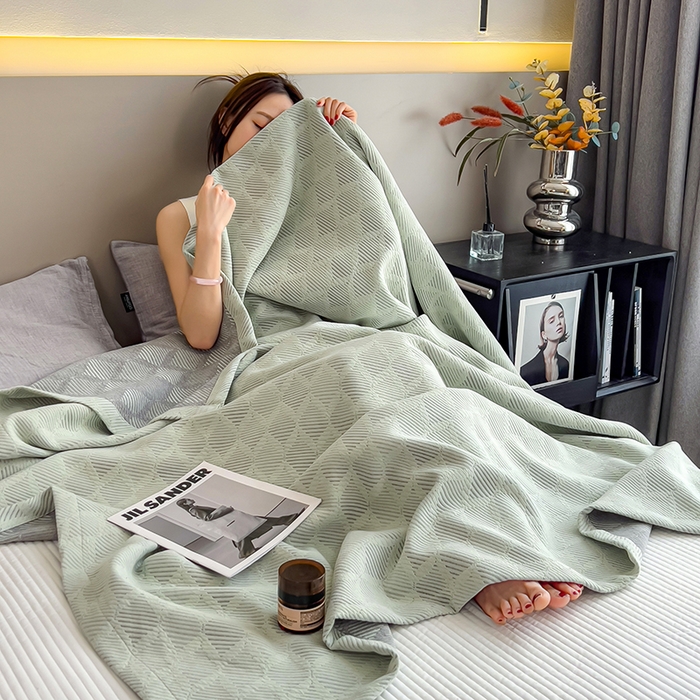 91家纺网 家纺一手货源 找家纺 世纪绒品 2025新款A类全棉纯棉三层纱多功能毛巾被盖毯床单夏被夏凉被空调被 莫奈-淡绿