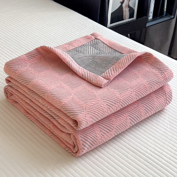 91家纺网 家纺一手货源 找家纺 世纪绒品 2026新款A类全棉纯棉三层纱多功能毛巾被盖毯床单夏被夏凉被空调被 莫奈-粉