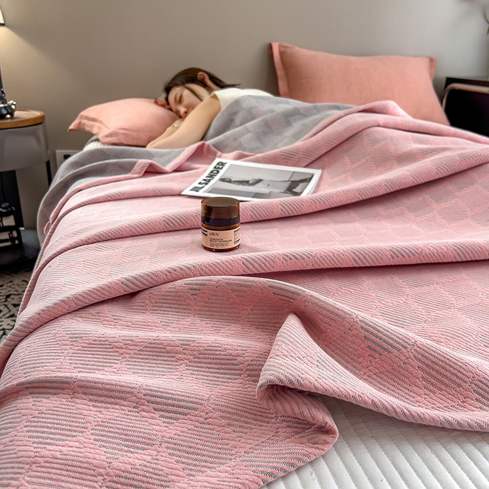 91家纺网 家纺一手货源 找家纺 世纪绒品 2026新款A类全棉纯棉三层纱多功能毛巾被盖毯床单夏被夏凉被空调被 莫奈-粉