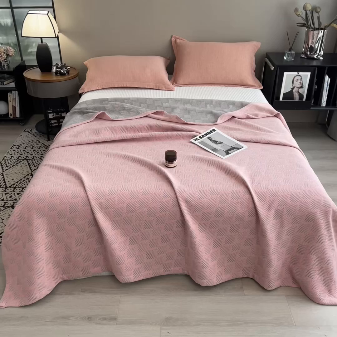 91家纺网 家纺一手货源 找家纺 世纪绒品 2026新款A类全棉纯棉三层纱多功能毛巾被盖毯床单夏被夏凉被空调被 莫奈-粉