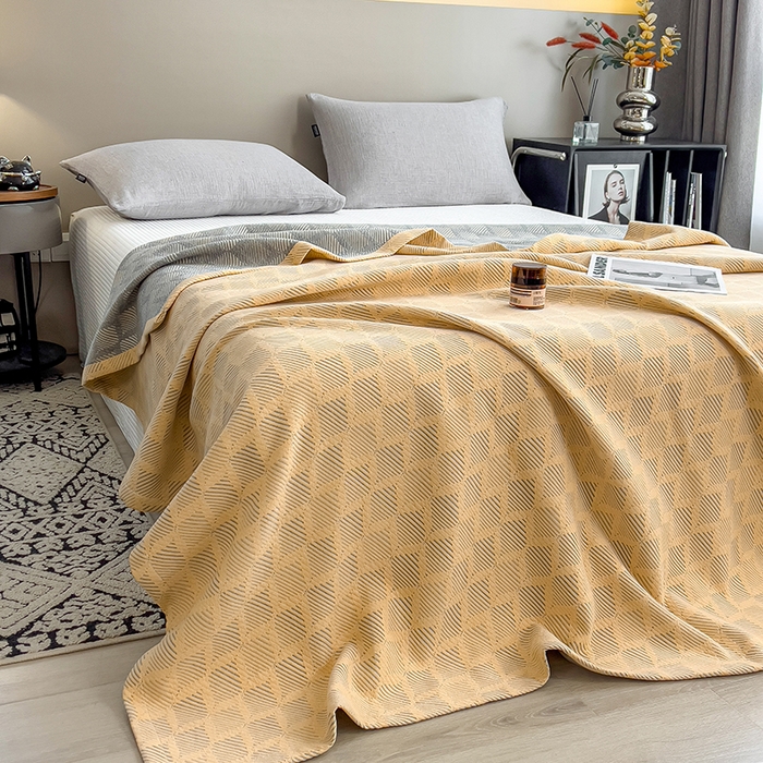 91家纺网 家纺一手货源 找家纺 世纪绒品 2025新款A类全棉纯棉三层纱多功能毛巾被盖毯床单夏被夏凉被空调被 莫奈-黄