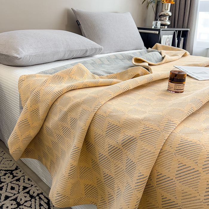 91家纺网 家纺一手货源 找家纺 世纪绒品 2025新款A类全棉纯棉三层纱多功能毛巾被盖毯床单夏被夏凉被空调被 莫奈-黄