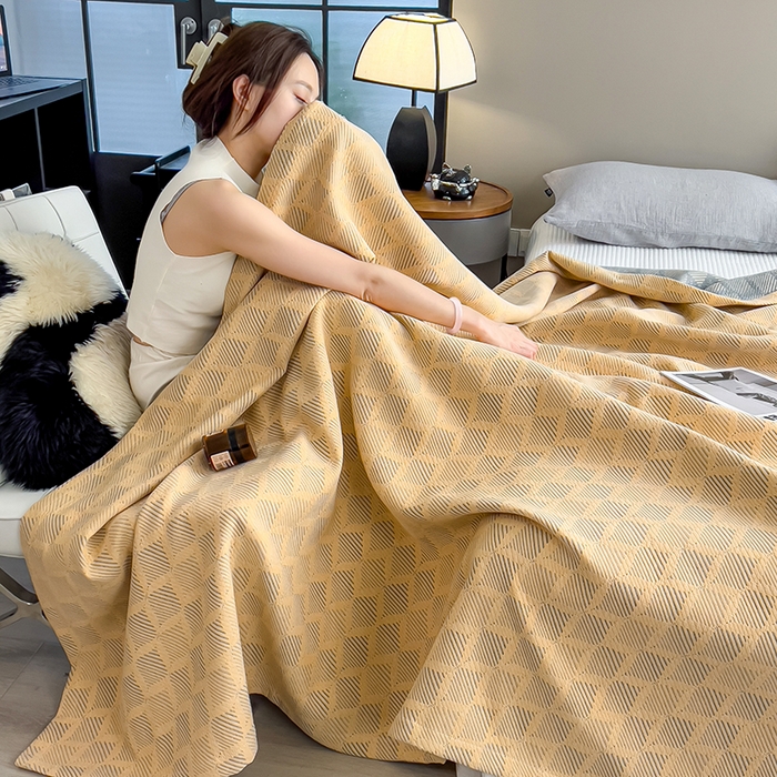 91家纺网 家纺一手货源 找家纺 世纪绒品 2025新款A类全棉纯棉三层纱多功能毛巾被盖毯床单夏被夏凉被空调被 莫奈-黄