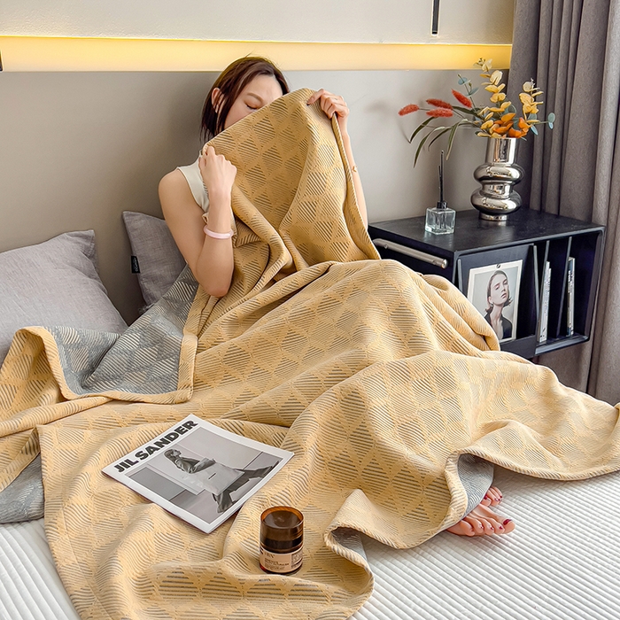 91家纺网 家纺一手货源 找家纺 世纪绒品 2025新款A类全棉纯棉三层纱多功能毛巾被盖毯床单夏被夏凉被空调被 莫奈-黄