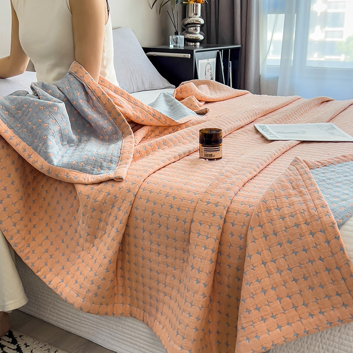 91家纺网 家纺一手货源 找家纺 世纪绒品 2025新款A类全棉纯棉三层纱多功能毛巾被盖毯床单夏被夏凉被空调被 时光-橙粉