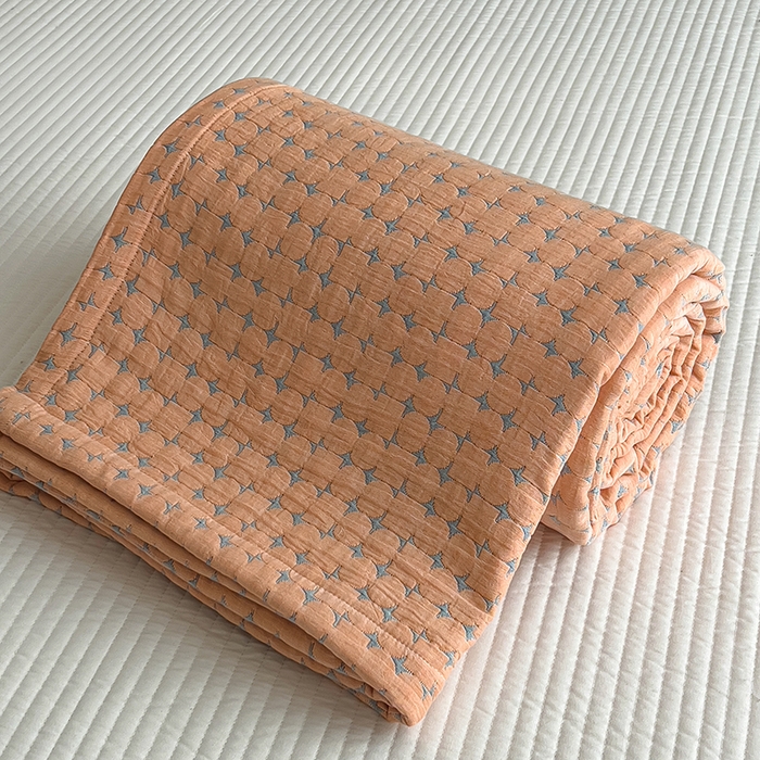 91家纺网 家纺一手货源 找家纺 世纪绒品 2025新款A类全棉纯棉三层纱多功能毛巾被盖毯床单夏被夏凉被空调被 时光-橙粉