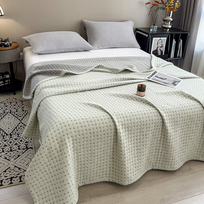 91家纺网 家纺一手货源 找家纺 世纪绒品 2025新款A类全棉纯棉三层纱多功能毛巾被盖毯床单夏被夏凉被空调被 时光-淡绿