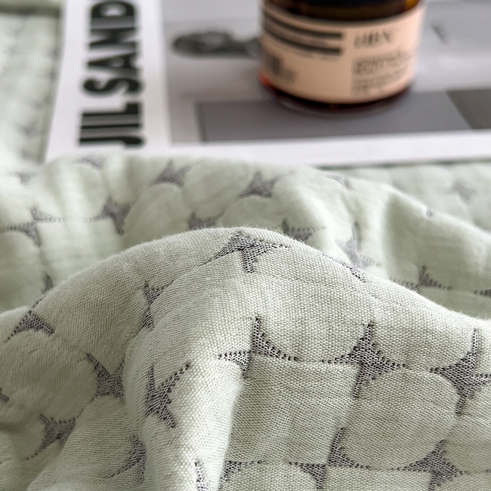 91家纺网 家纺一手货源 找家纺 世纪绒品 2025新款A类全棉纯棉三层纱多功能毛巾被盖毯床单夏被夏凉被空调被 时光-淡绿