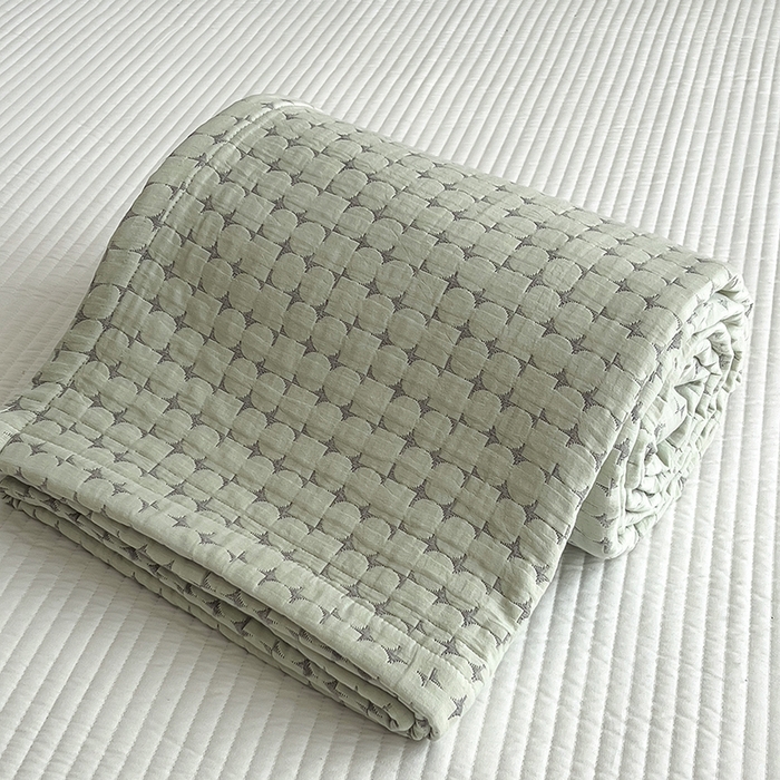 91家纺网 家纺一手货源 找家纺 世纪绒品 2025新款A类全棉纯棉三层纱多功能毛巾被盖毯床单夏被夏凉被空调被 时光-淡绿