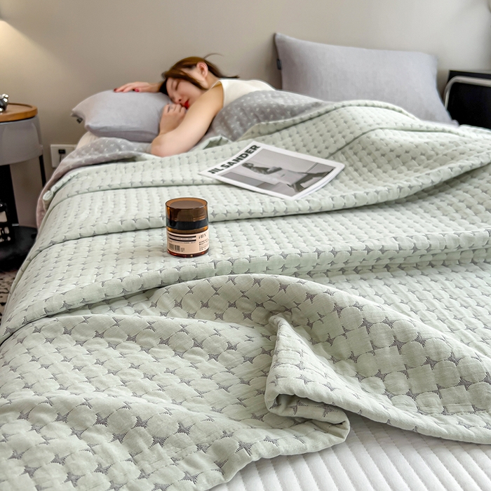 91家纺网 家纺一手货源 找家纺 世纪绒品 2025新款A类全棉纯棉三层纱多功能毛巾被盖毯床单夏被夏凉被空调被 时光-淡绿