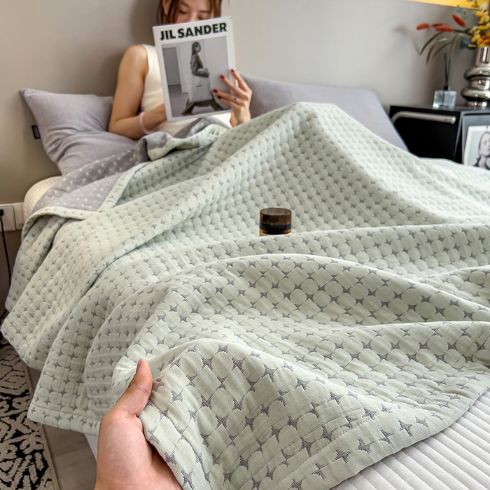 91家纺网 家纺一手货源 找家纺 世纪绒品 2025新款A类全棉纯棉三层纱多功能毛巾被盖毯床单夏被夏凉被空调被 时光-淡绿